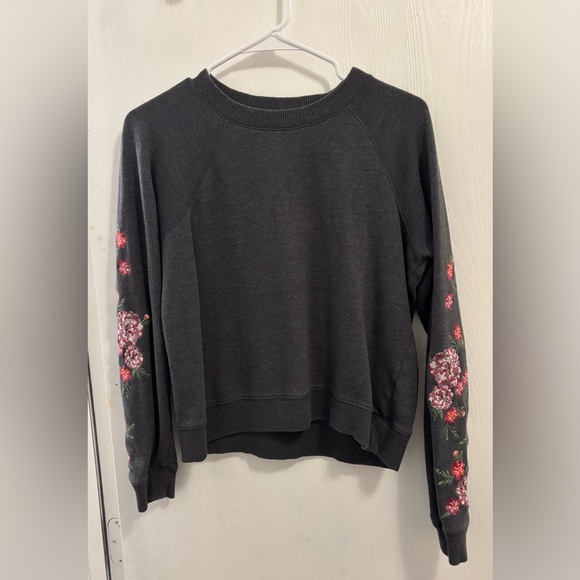 Aeropostale Tops - Aeropostale Gray Crewneck With Floral Embroidered Sleeves Womans Size Small